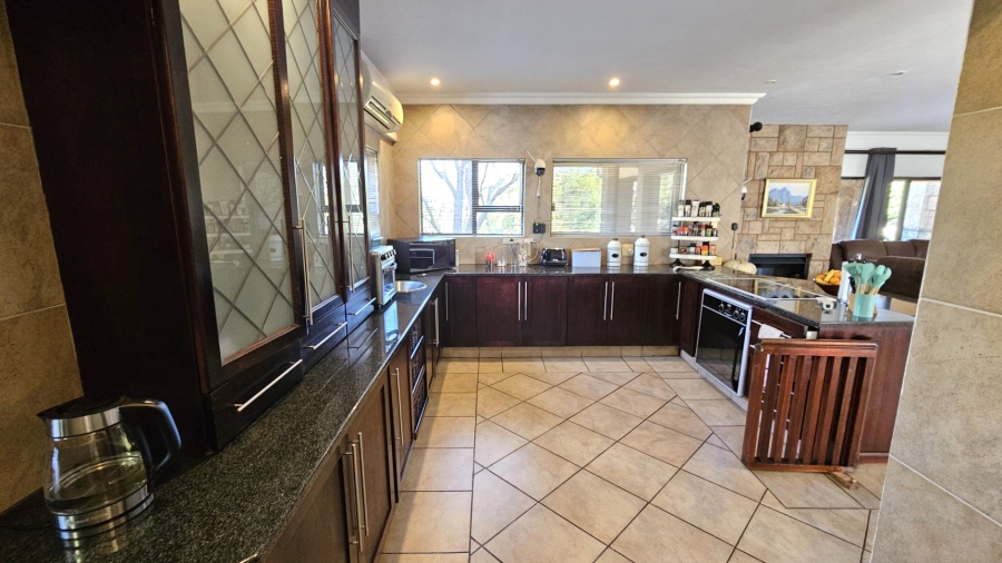 5 Bedroom Property for Sale in Birdwood Estate North West